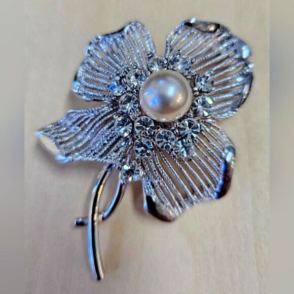 Vintage Unbranded Silver Floral Crystal Brooch with Pearl Center - Picture 1 of 2